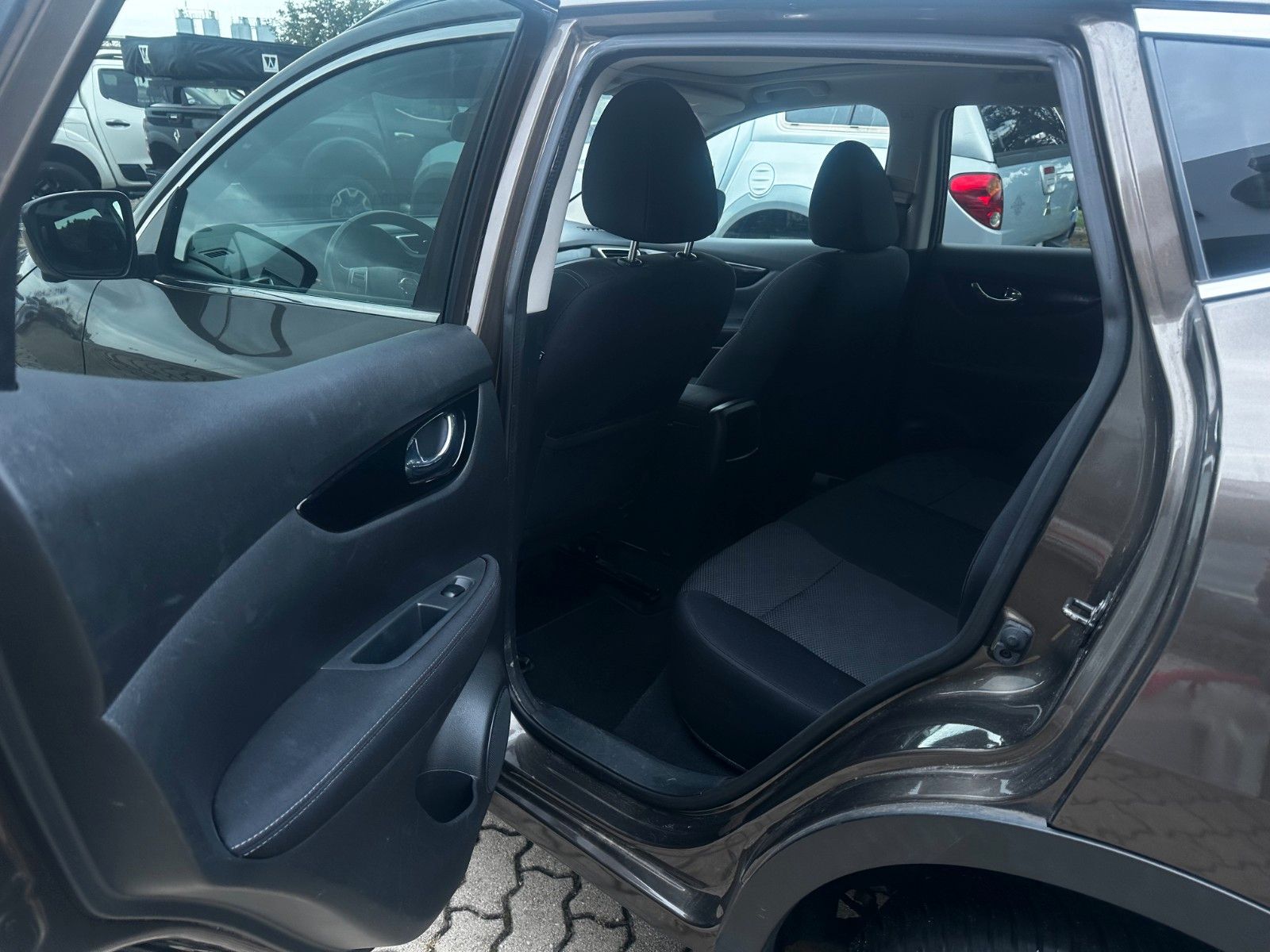 Fahrzeugabbildung Nissan Qashqai N-Connecta, AHK, Sitzheizung, wenig KM