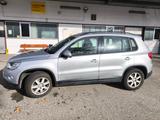 Volkswagen Tiguan 2,0 - Volkswagen Tiguan mit Benzin-Antrieb: Limousine, Automatik