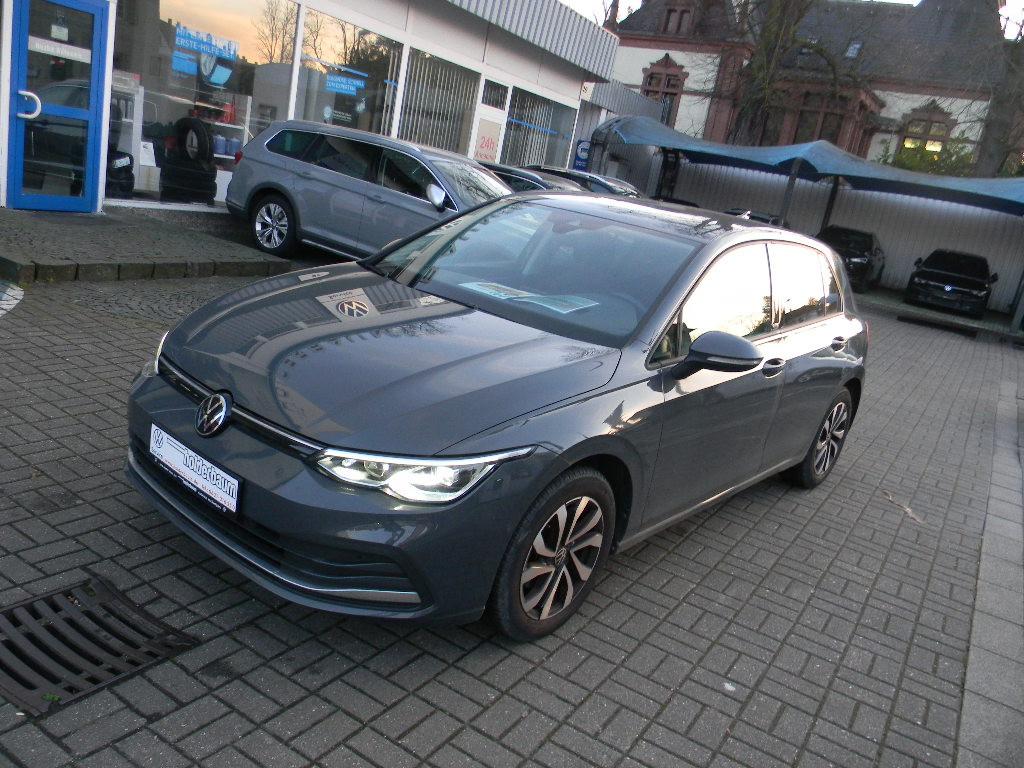 Volkswagen Golf VIII Lim. Active 1,5 TSI 6 GANG STH,KAM