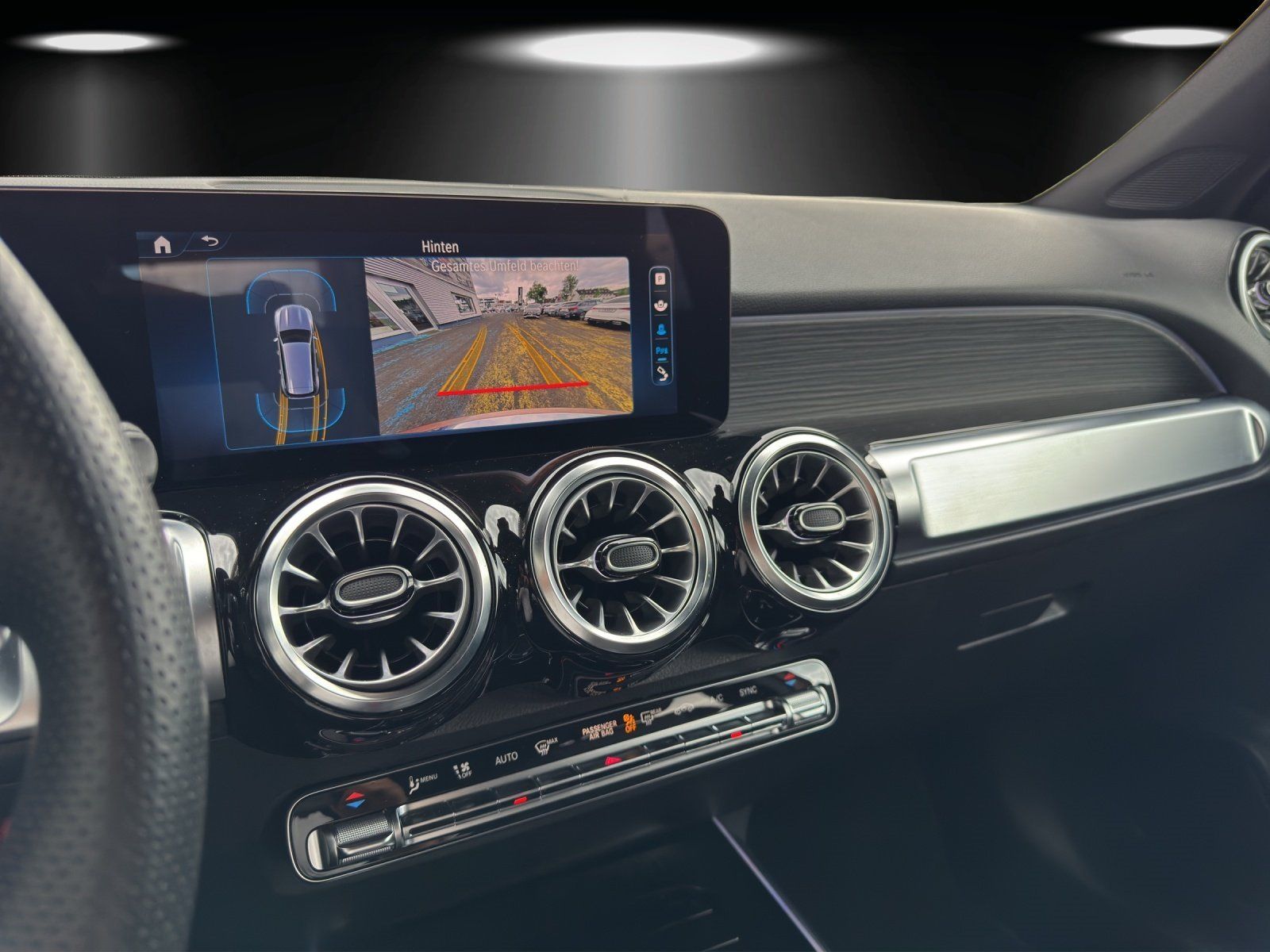 Fahrzeugabbildung Mercedes-Benz GLB250 4M AMG Prem DISTRO Pano AHK 7-Sitze KeyGo