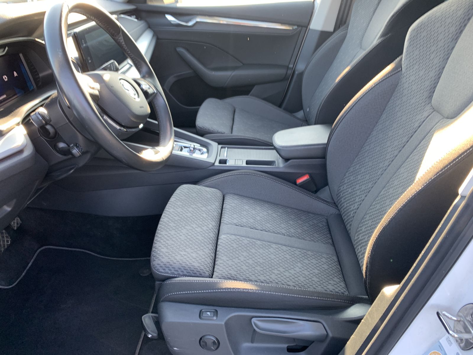 Fahrzeugabbildung SKODA Octavia 2.0 TDI*First Edition*AHK*LED-Matrix*HUD