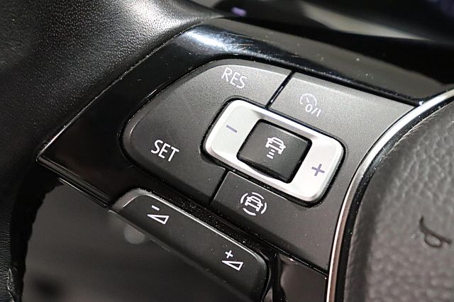 Tiguan Highline 2.0 TDI DSG 4M AHK LED NAVI KAME