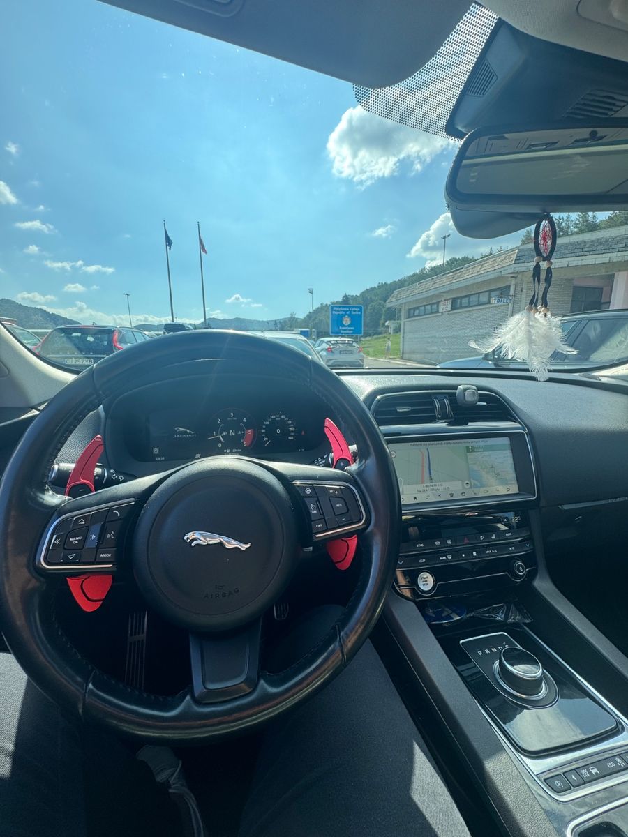 JAGUAR F-Pace