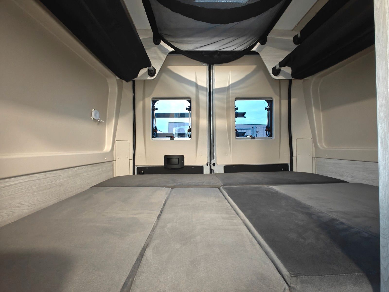 Fahrzeugabbildung Roller Team Livingstone Next 540 - SAT, TV, Solar, Kamera -