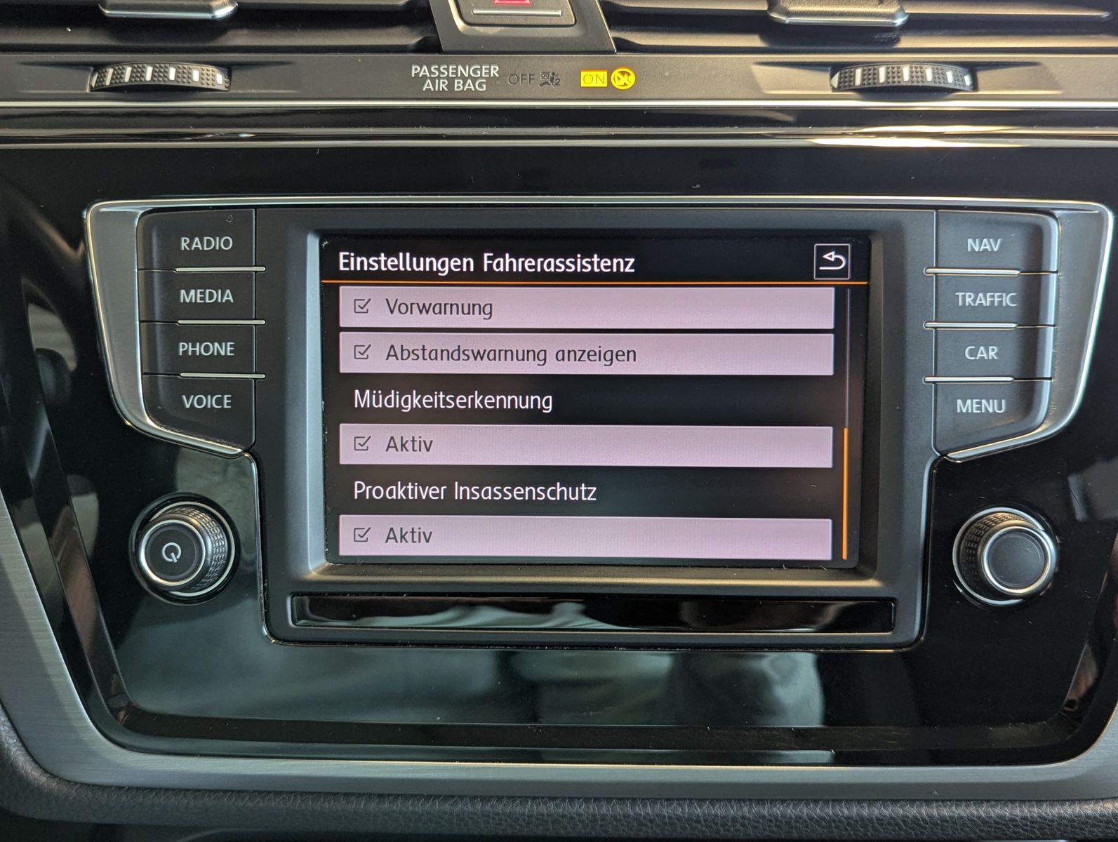 Fahrzeugabbildung Volkswagen Touran 1.4 TSI DSG Comfline 7-Sitze Navi