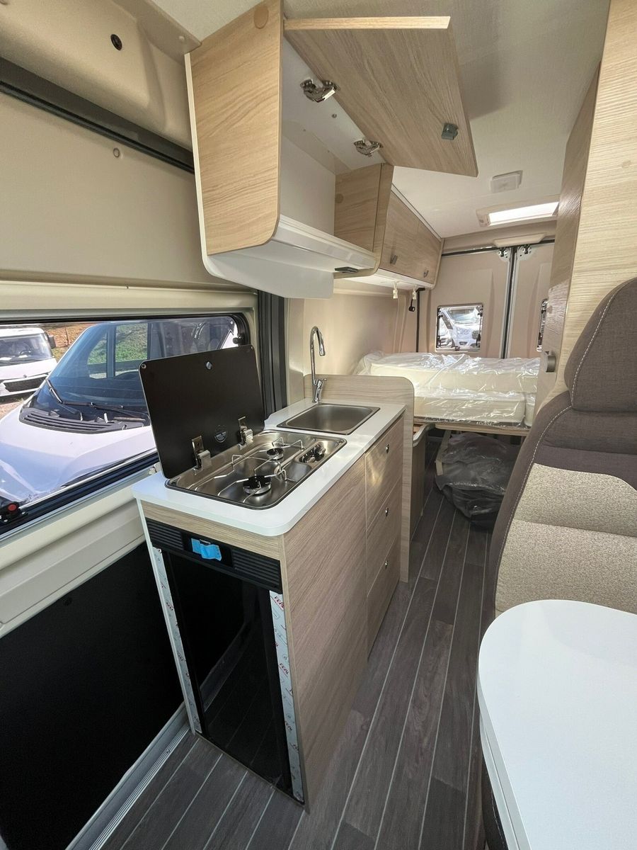 Fahrzeugabbildung Forster Livin Up FV599EBL Aktion! / Pioneer DAB, Markise
