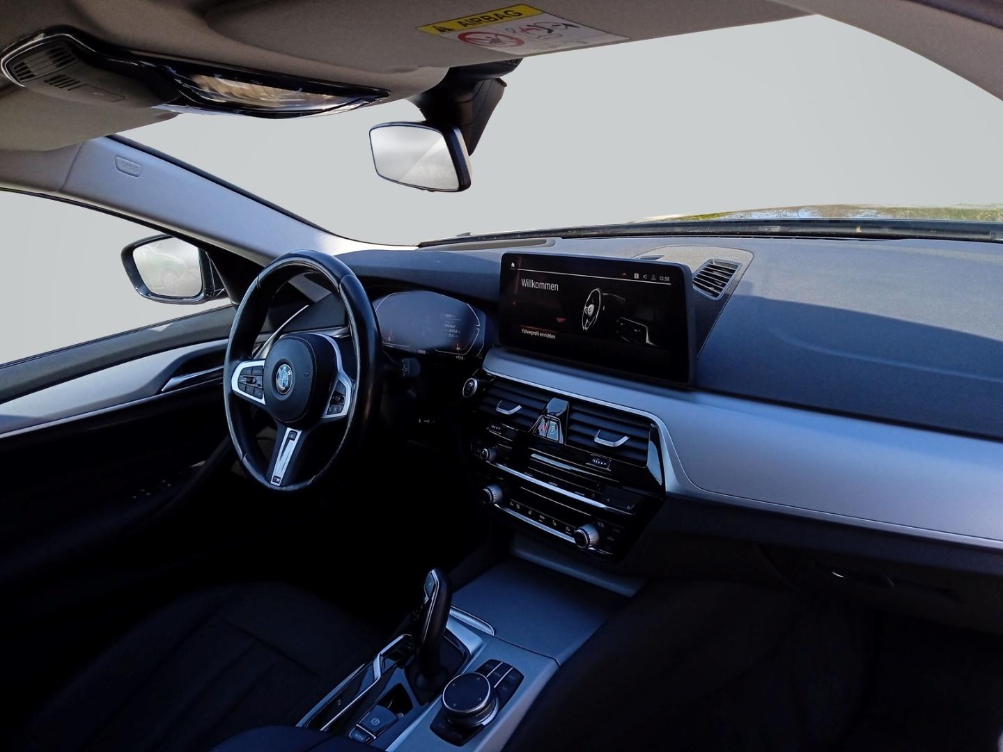 BMW 530 d xDrive Tour+HUD+KAMERA+ACC+AHK+LENKRADHZG+