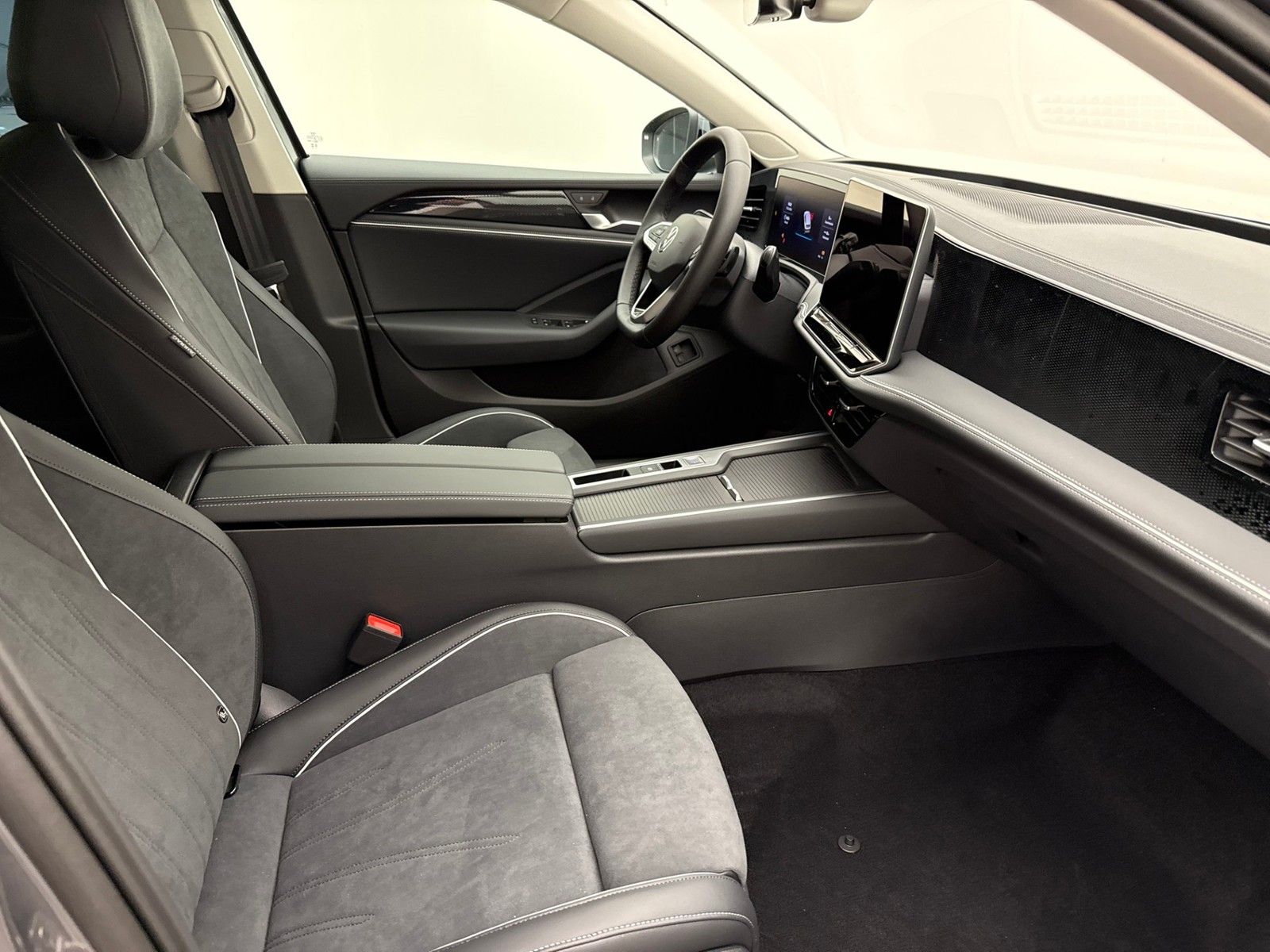 Volkswagen Passat Variant 1.5 eHybrid DSG Business IQ.17AHK imagem 3