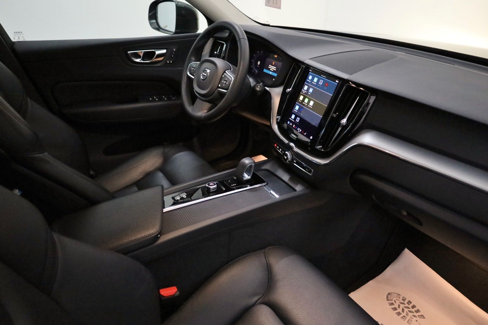 Fahrzeugabbildung Volvo XC60 Momentum Pro Leder,Navi,LED,Panorama,Kamera