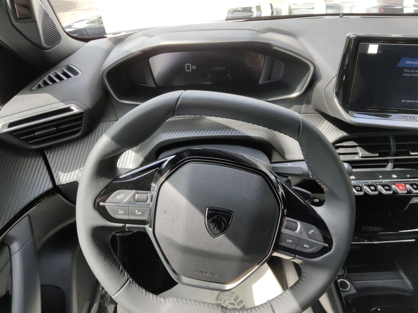 Peugeot 2008 Allure Hybrid 81kW AT AHk-abnehmbar Navi Gr