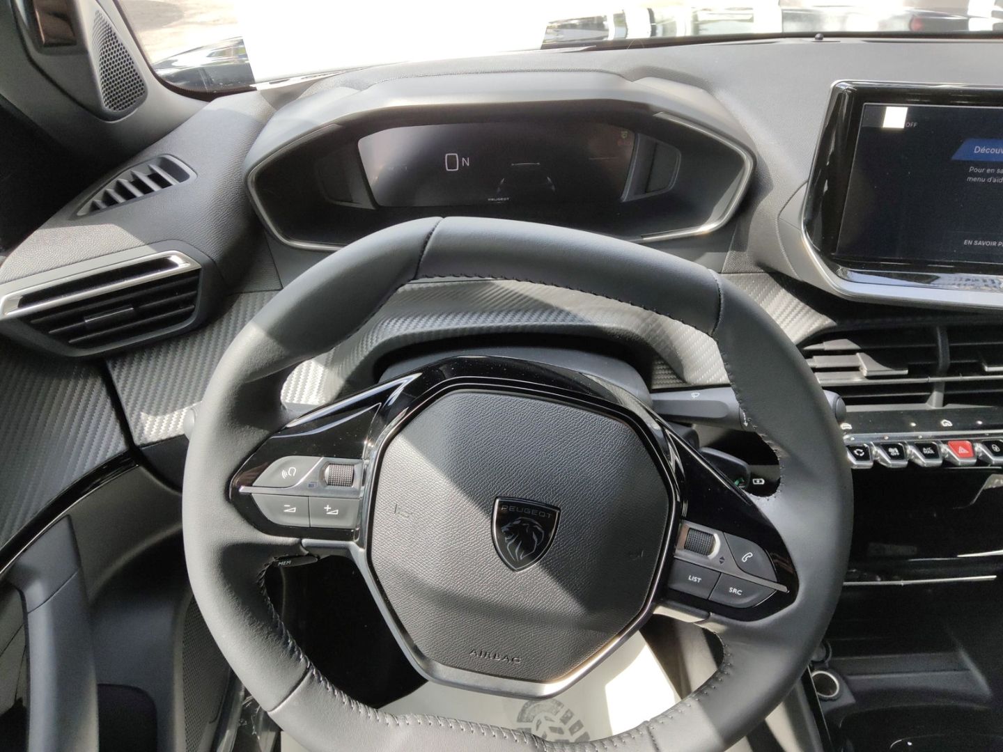 Peugeot 2008 - Bild 12