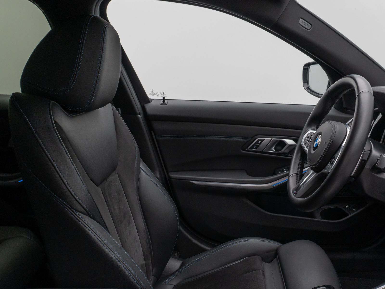 Fahrzeugabbildung BMW 330e M Sport Kamera Laser HUD DAB HiFi Komfort