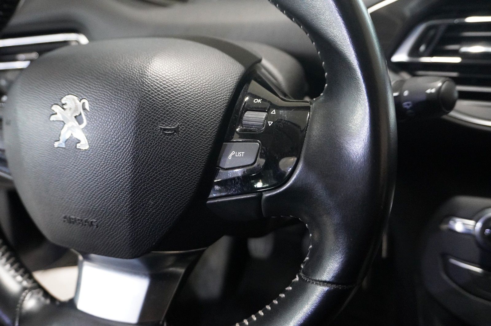 Fahrzeugabbildung Peugeot 308 SW 1.6 HDI ACTICE NAVI/SH/PDC/TEMP/SPORT/AHK