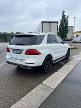 Mercedes-Benz ML 250 BlueTEC 4MATIC - - weiße Mercedes-Benz ML 250