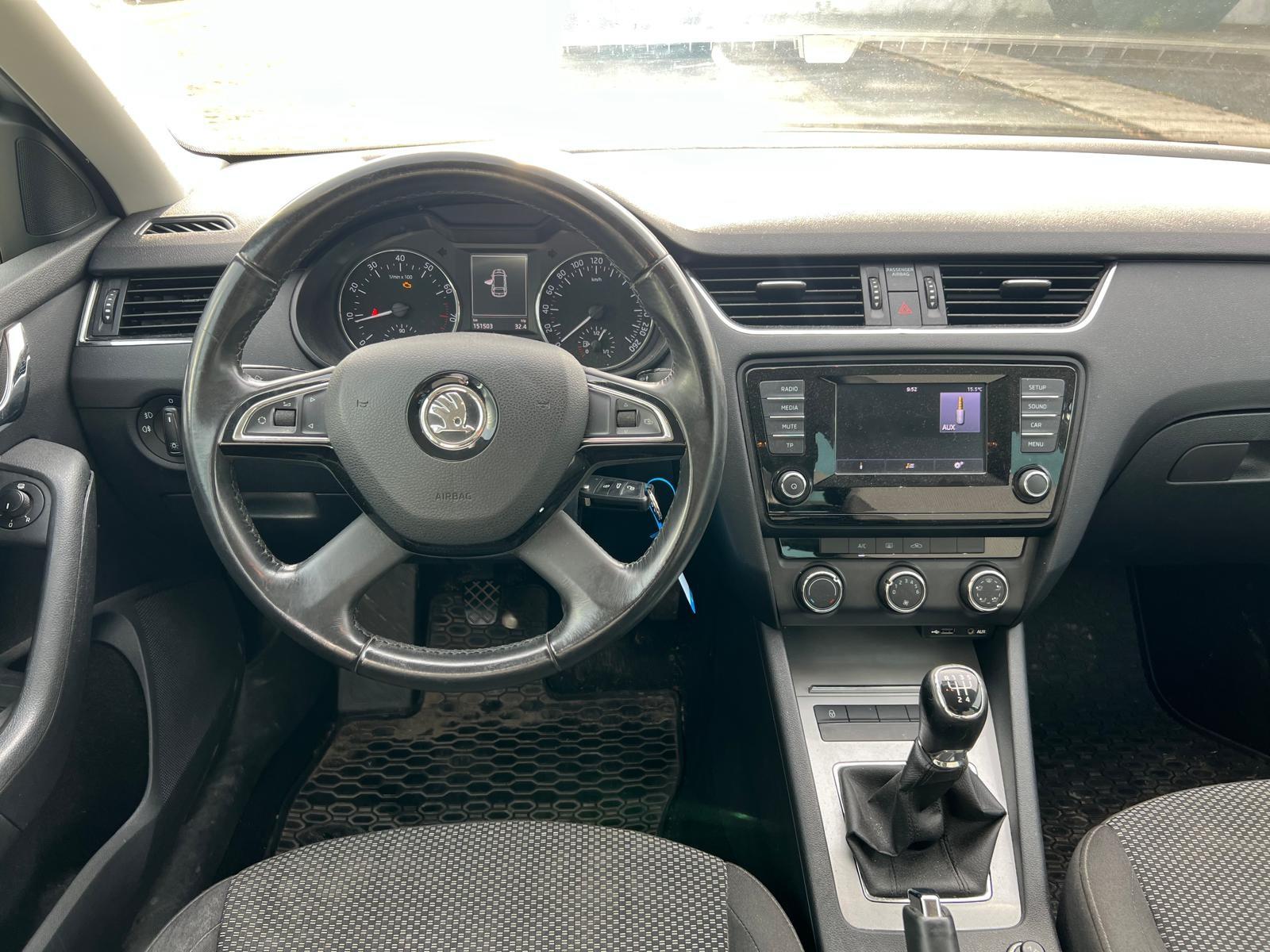 Skoda Octavia 2013 — interior