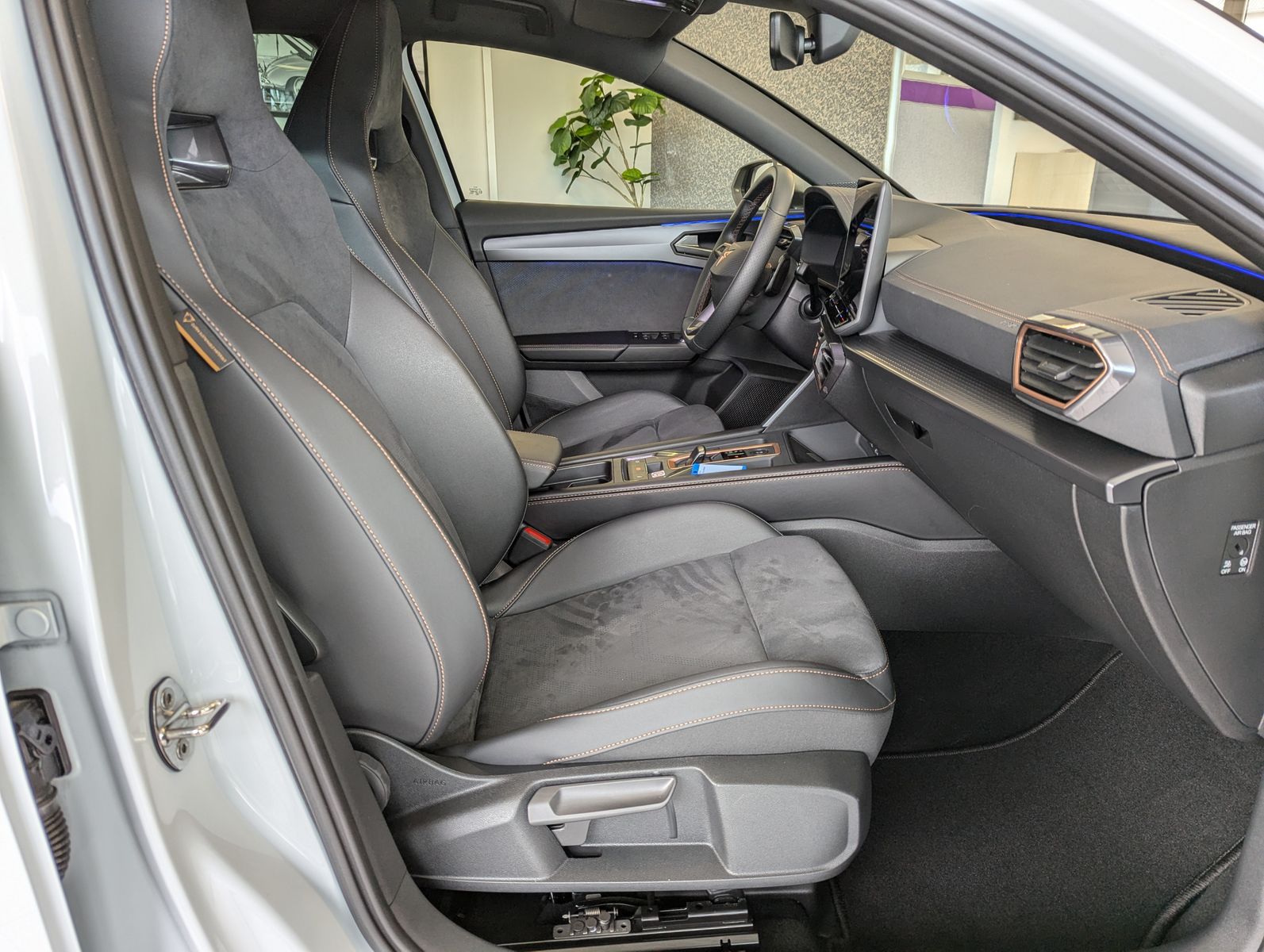CUPRA Leon 1.5 eTSI Intelligent-Dynamic-Edge-Paket - Image 14