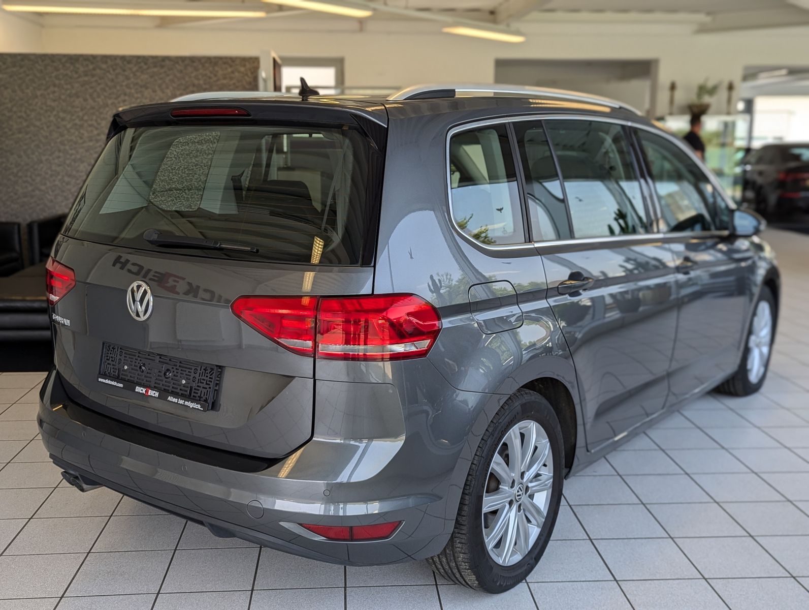 VW Touran 2.0 TDI DSG Highline Kamera AHK Sport LED - Image 7