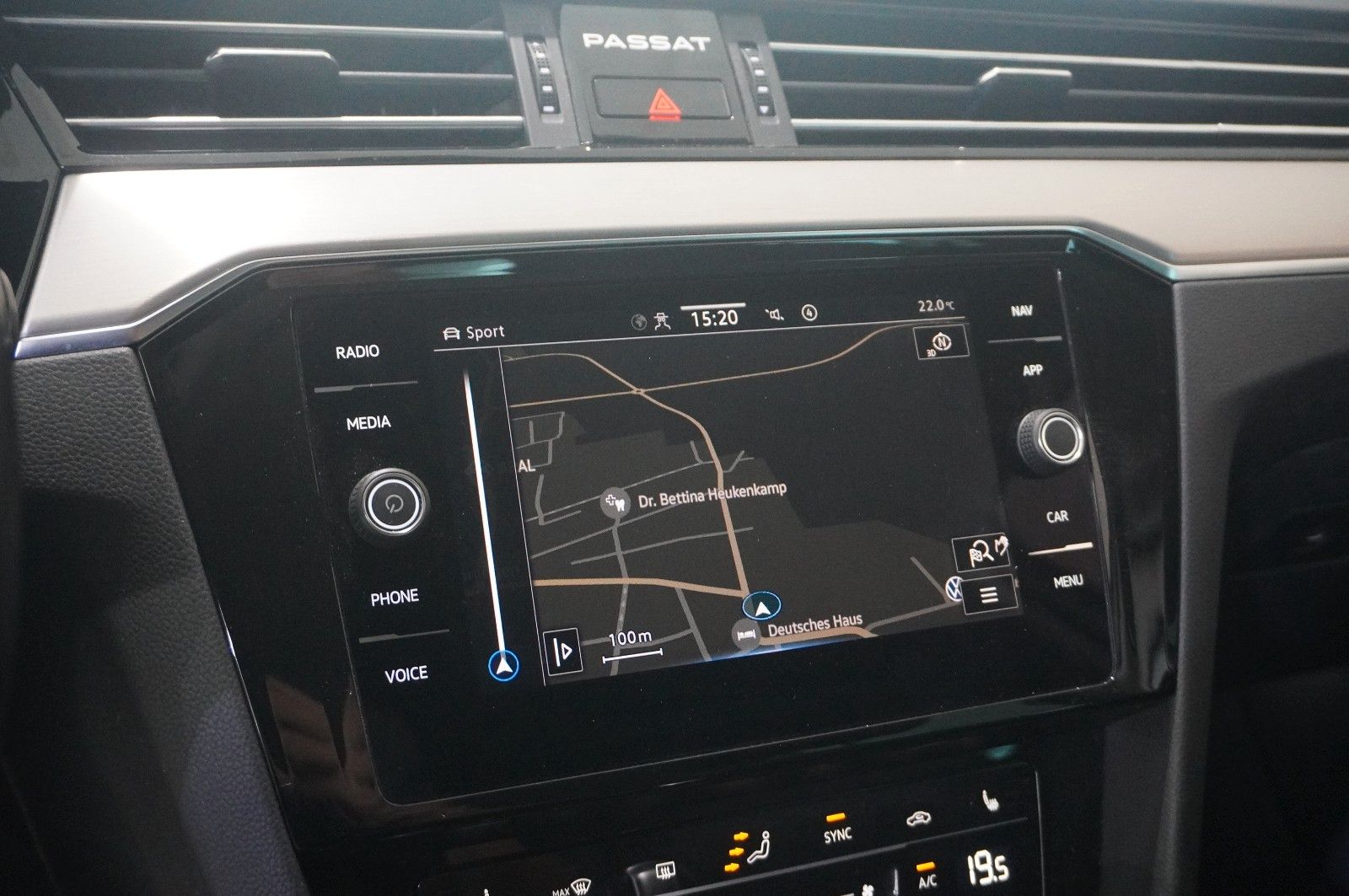 Fahrzeugabbildung Volkswagen Passat Vari. 2.0D R-LINE 4M NAVI/LED/KAMERA/AHK