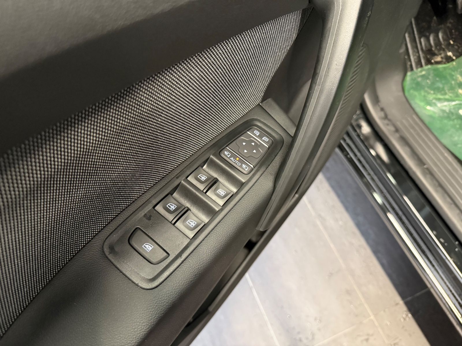Fahrzeugabbildung Nissan Townstar Kombi L1 N-Connecta - Design-Paket