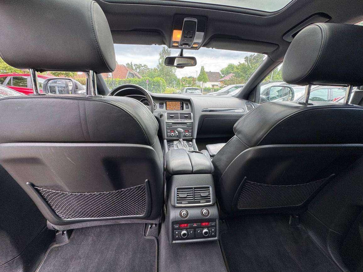 AUDI Q7 3.0 TFSI S-LINE QUATTRO-7 places