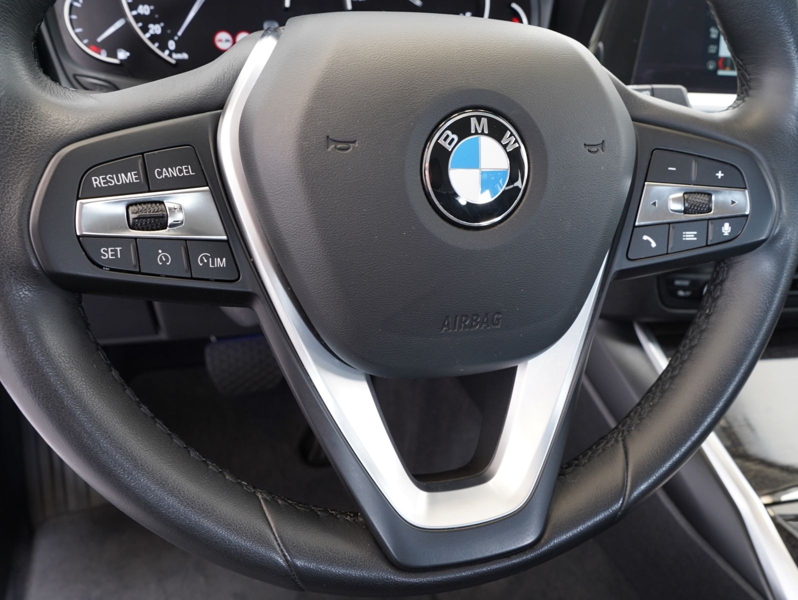 Fahrzeugabbildung BMW 320 d xDrive Touring Luxury Line