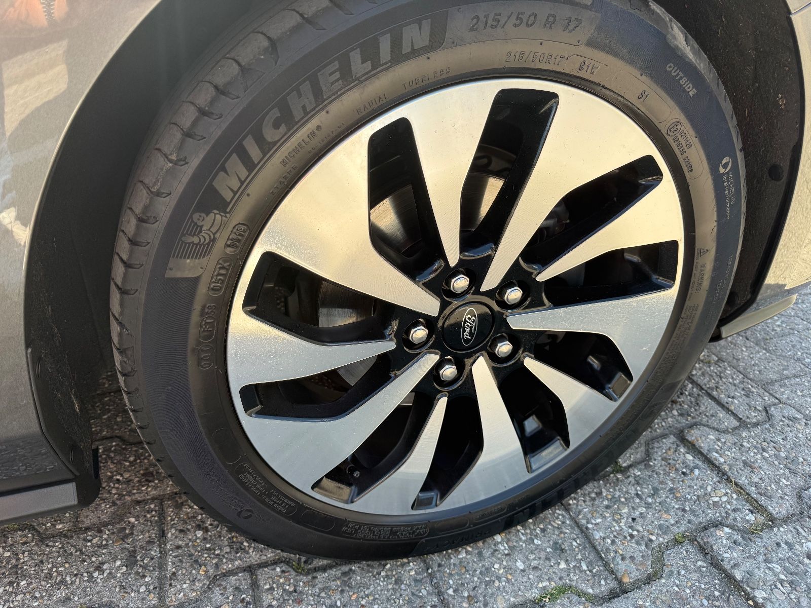 Fahrzeugabbildung Ford Focus Lim. Cool & Connect 1-HD KAMERA LED NAVI