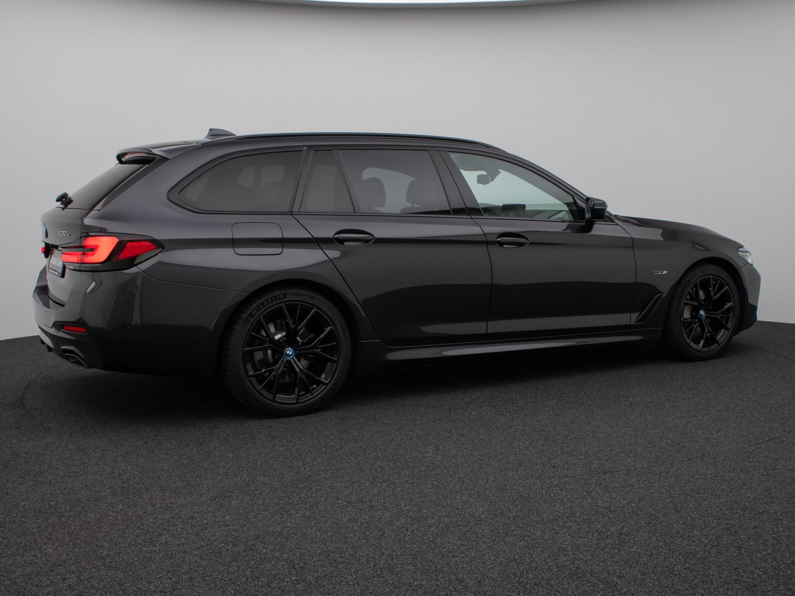 Fahrzeugabbildung BMW 530e xD M Sport Kamera Laser HUD DAB Komfort AHK