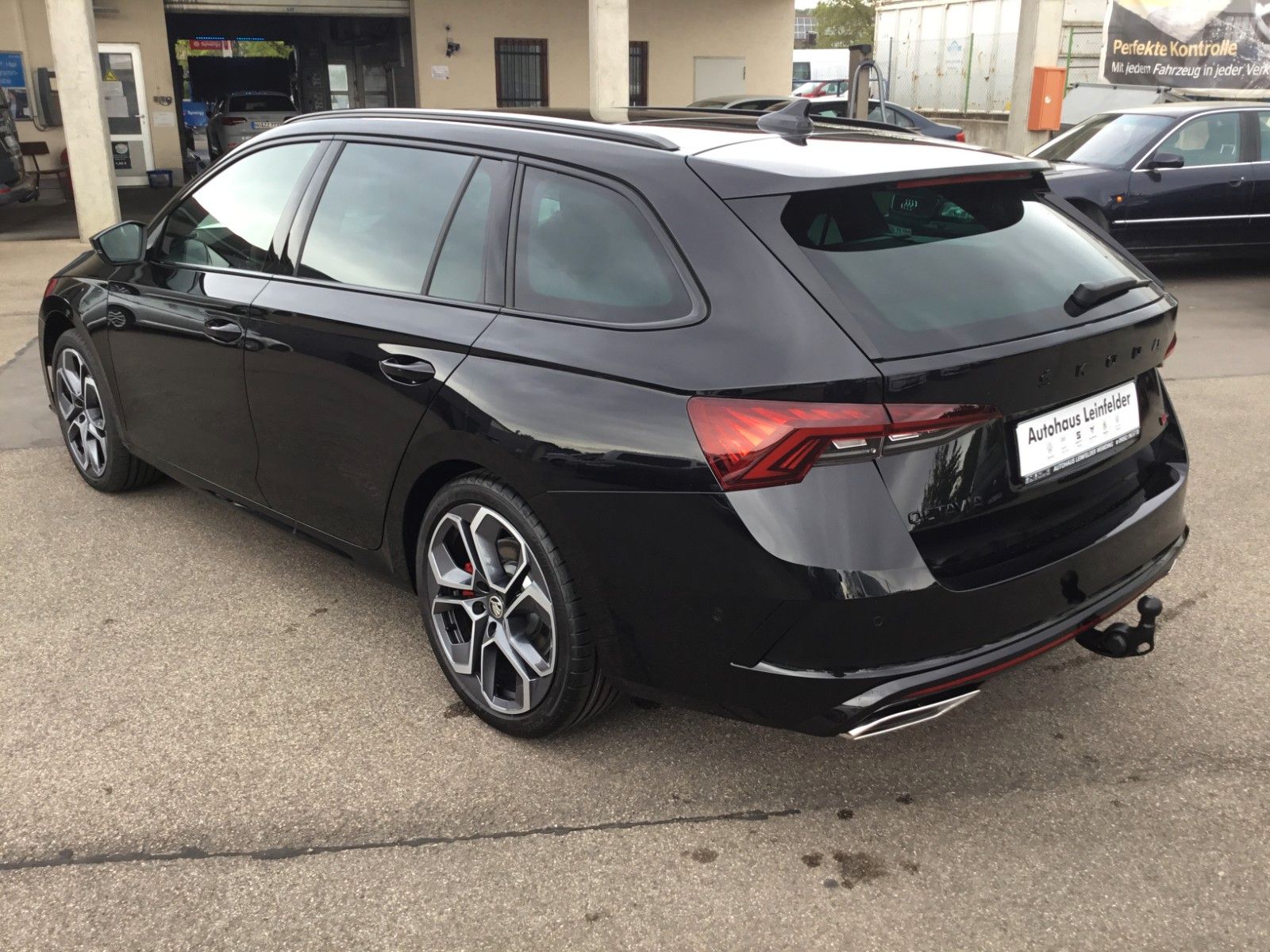 Fahrzeugabbildung SKODA Octavia 2.0TSI DSG RS Combi+AHK+Standheizung+19"