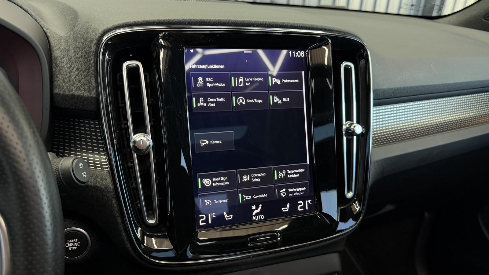 Volvo XC40 R Design 2WD*PANO*KAMERA*HARMAN-KARDON*LANE
