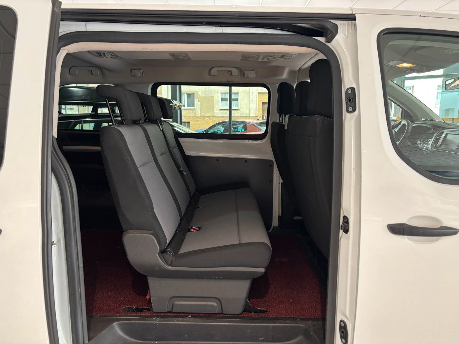 Fahrzeugabbildung Opel Vivaro Kombi M 1.5D 6-SITZER/AHK/PDC/SOLARPROTEC