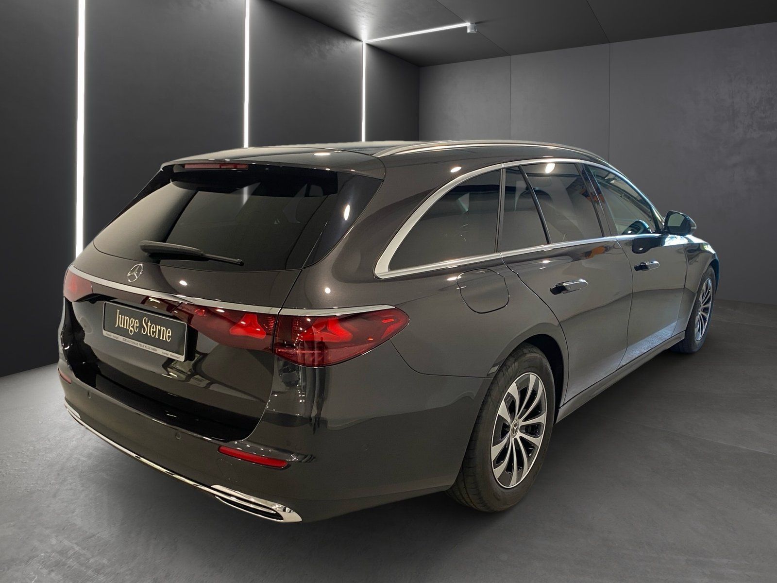 Fahrzeugabbildung Mercedes-Benz E 200 T Avantgarde Advanced*Totwinkel*LED*Kamera