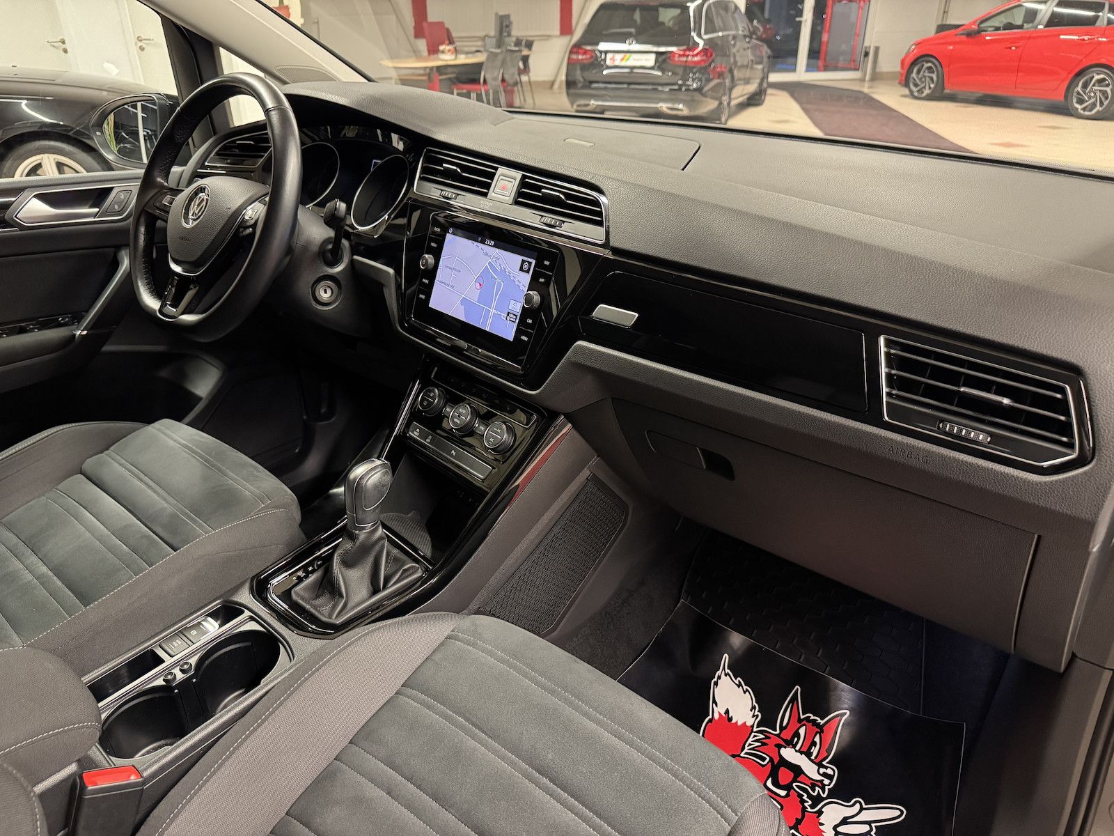 Fahrzeugabbildung Volkswagen Touran 1.5TSI Highline DSG/LED/Navi/ACC/bhz.FS/