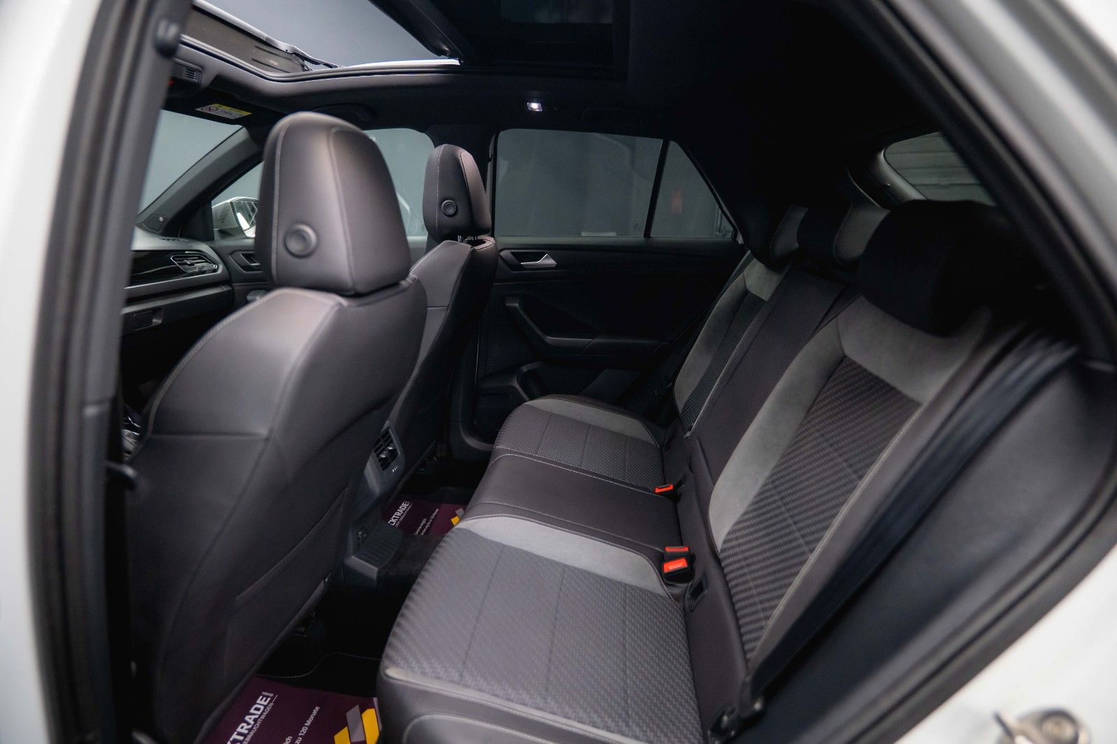 Fahrzeugabbildung Volkswagen T-Roc R 4Motion Performance *ACC*DCC*Pano*LED*