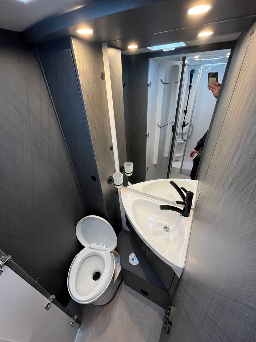 Fahrzeugabbildung Etrusco T 7.4 SB *Markise*Multimedia*Rahmenfenster