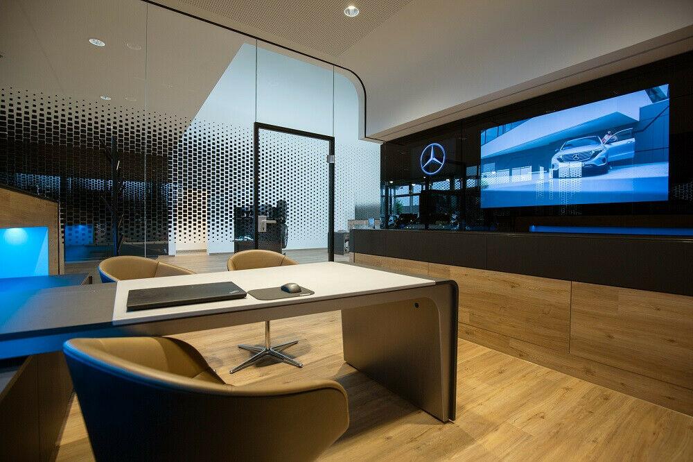 showroom-image-top