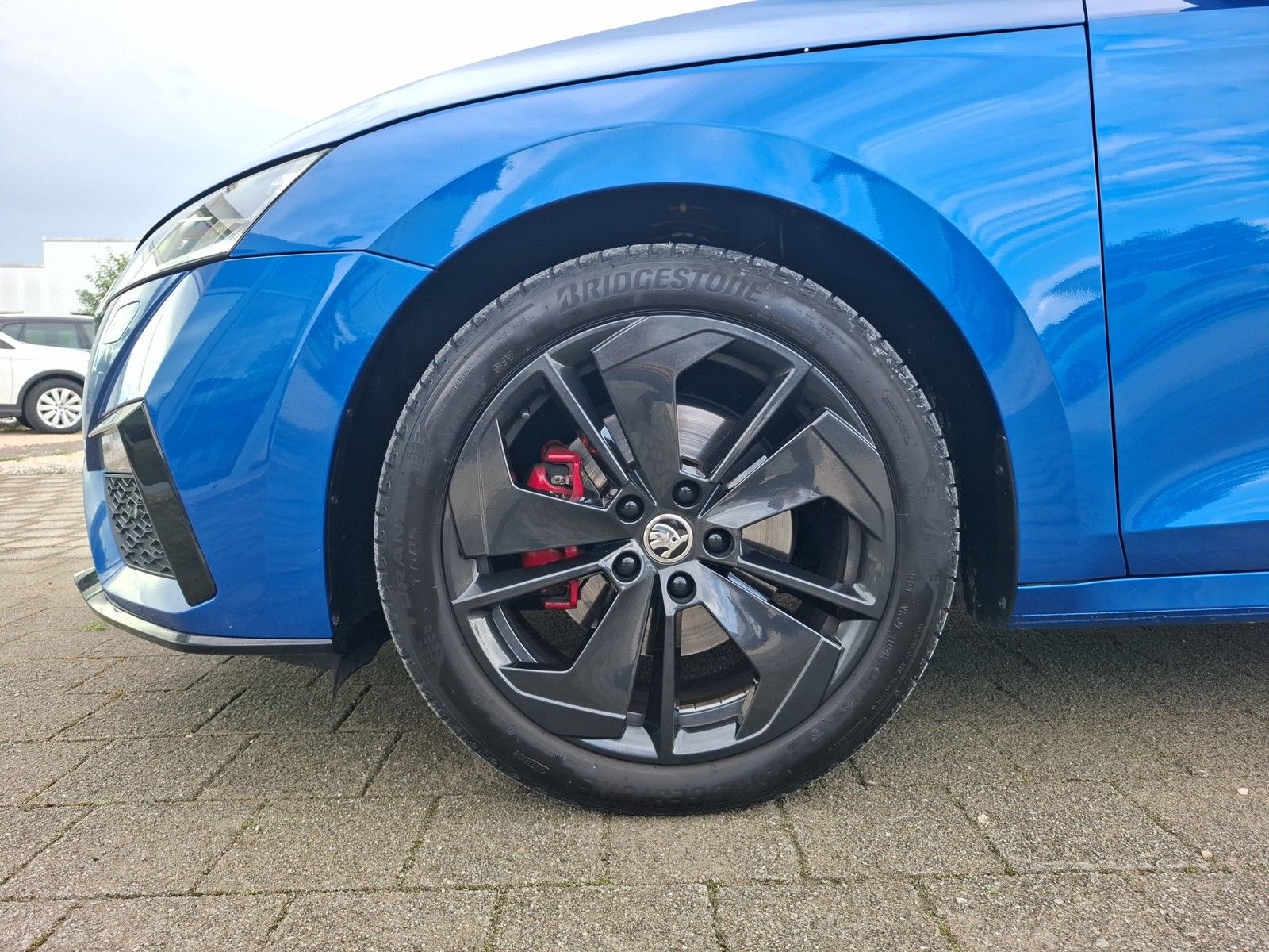 SKODA Octavia Combi RS 2.0 TDI DSG / PANORAMA / STHZG - Image 18