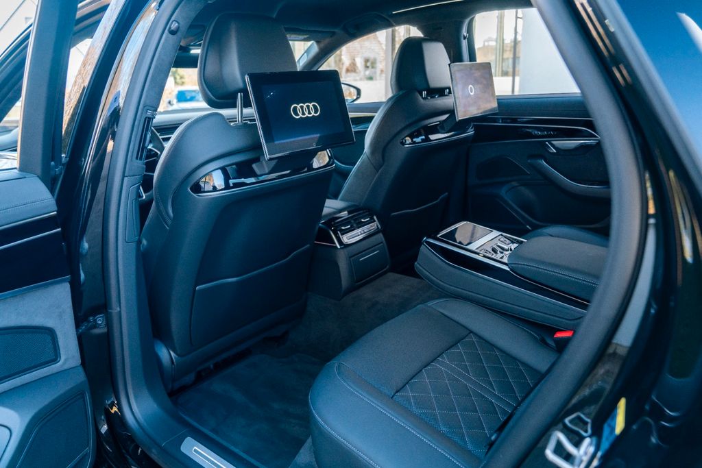 AUDI A8 50TDI LANG/ STANDHZG./ 21"/ S-LINE/ FOND TV AUDI A8 50TDI LANG/ STANDHZG./ 21"/ S-LINE/ FOND TV