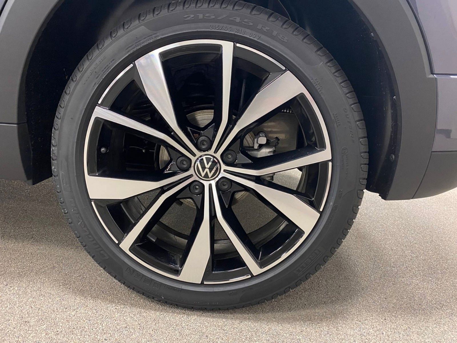 Fahrzeugabbildung Volkswagen T-Cross 1.0 TSI DSG R-Line+NAVIGATION+MATRIX+ACC