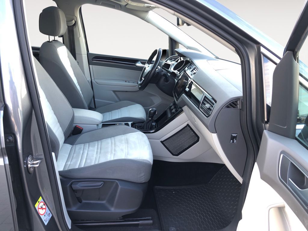 Fahrzeugabbildung Volkswagen Touran 1.4 TSI (BlueMotion Technology) DSG Highl