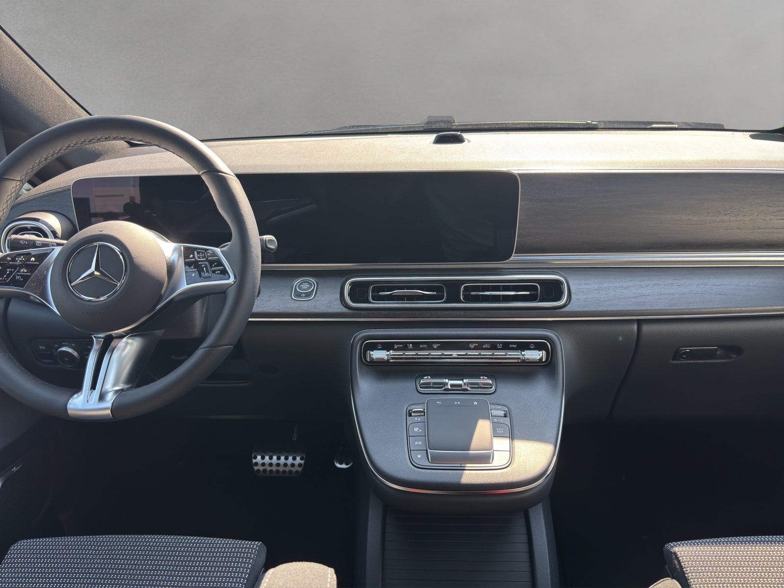 Fahrzeugabbildung Mercedes-Benz V 300 d STYLE Lang MBUX WinterPa AMG Line