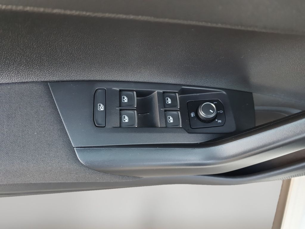 Fahrzeugabbildung Volkswagen Polo 2.0 TSI DSG GTI LED,Climatronic,Navi,RFK,SH