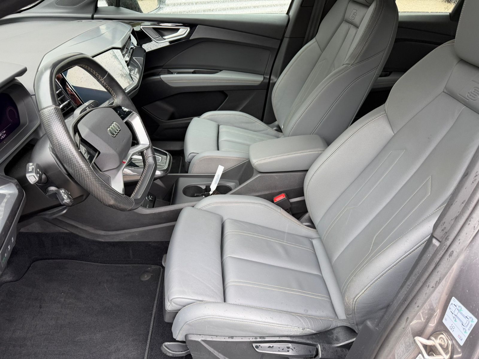Fahrzeugabbildung Audi Q4 e-tron Sportback 50 Edition One quattro 220KW