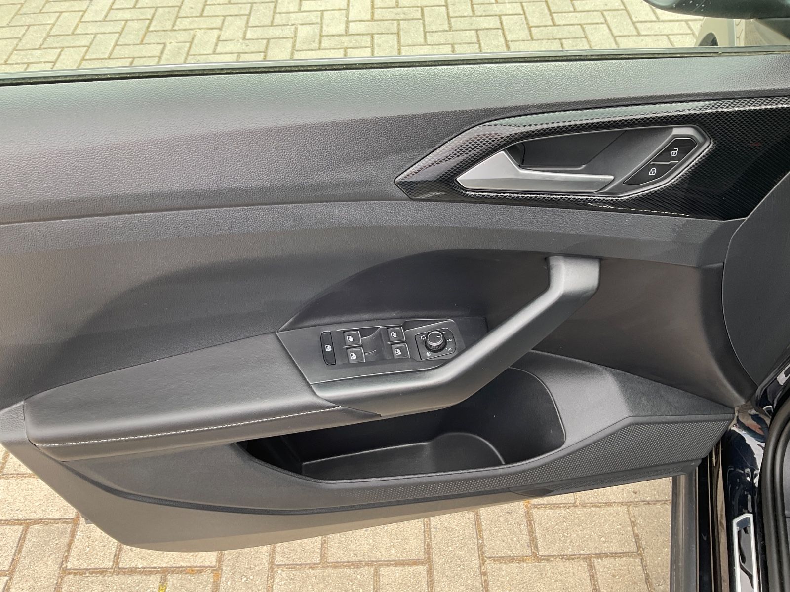 Fahrzeugabbildung Volkswagen T-Cross 1.5 TSI DSG R-Line,Kamera,AHK,ACC,Navi,
