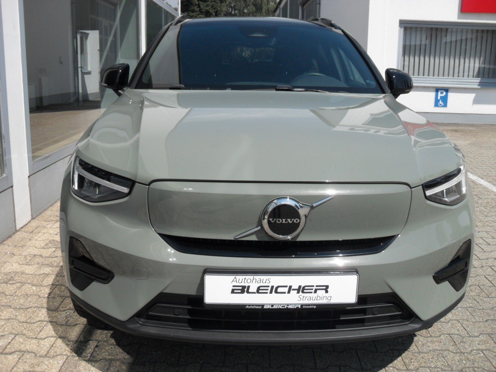 Fahrzeugabbildung Volvo XC 40 Plus Recharge Pure Electric 2WD |AHK | LED