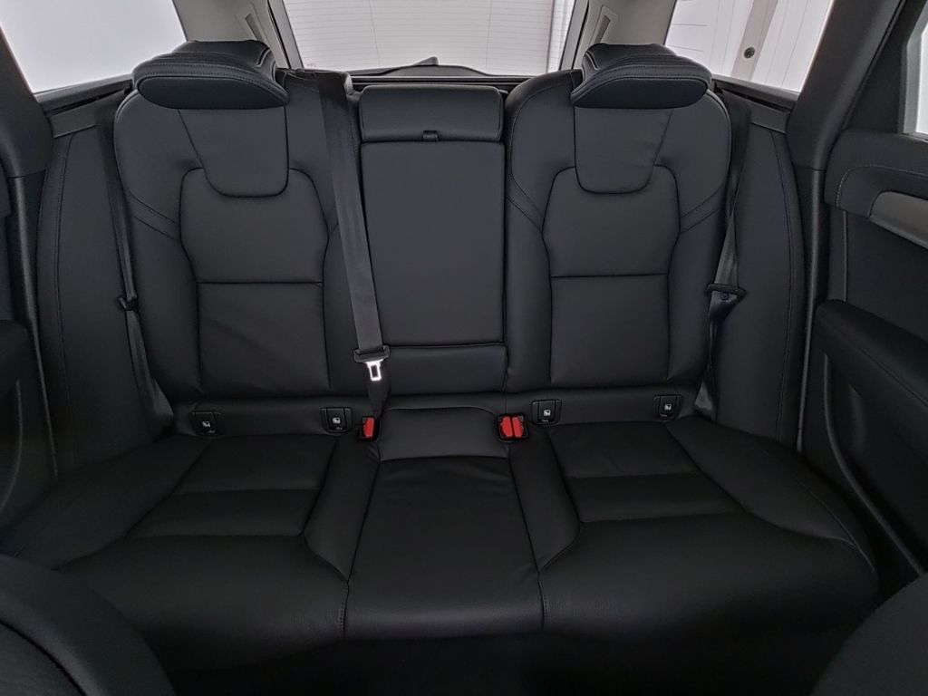 Volvo V90 Kombi Plus Dark Recharge Plug-In Hybrid AWD  foto 13