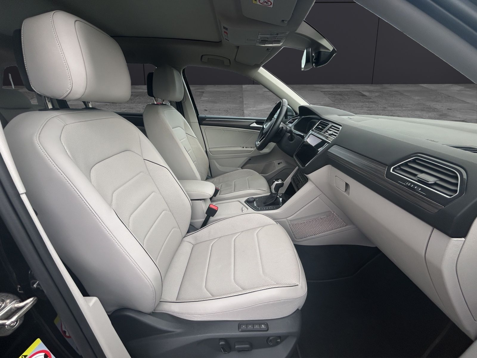 Fahrzeugabbildung Volkswagen Tiguan Allspace Elegance 4M TDI DSG IQ.Light ACC
