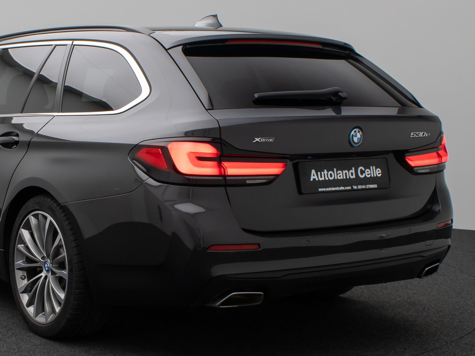 Fahrzeugabbildung BMW 530e xD Panorama DAB CockPitPro Alarm PDC 19Zoll