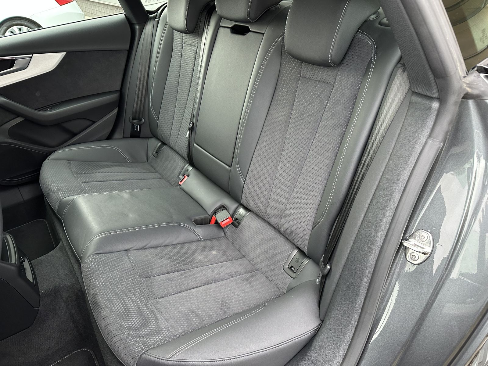 Fahrzeugabbildung Audi A5 SpB 40 TFSI S-Line Black NAV+LED+PANO+VC+19ZO