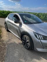 Peugeot e-208 136 GT Silber - Peugeot e-208 von privat