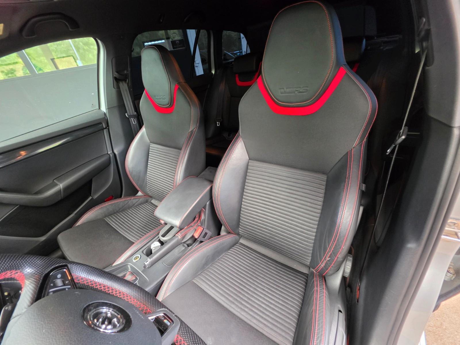 SKODA OCTAVIA COMBI RS DSG  220 ch BVA - GPS - SONORISATION CANTON - SIEGES CHAUFFANTS - CLIMATISATION AUTOMATIQUE - PHARES XENON